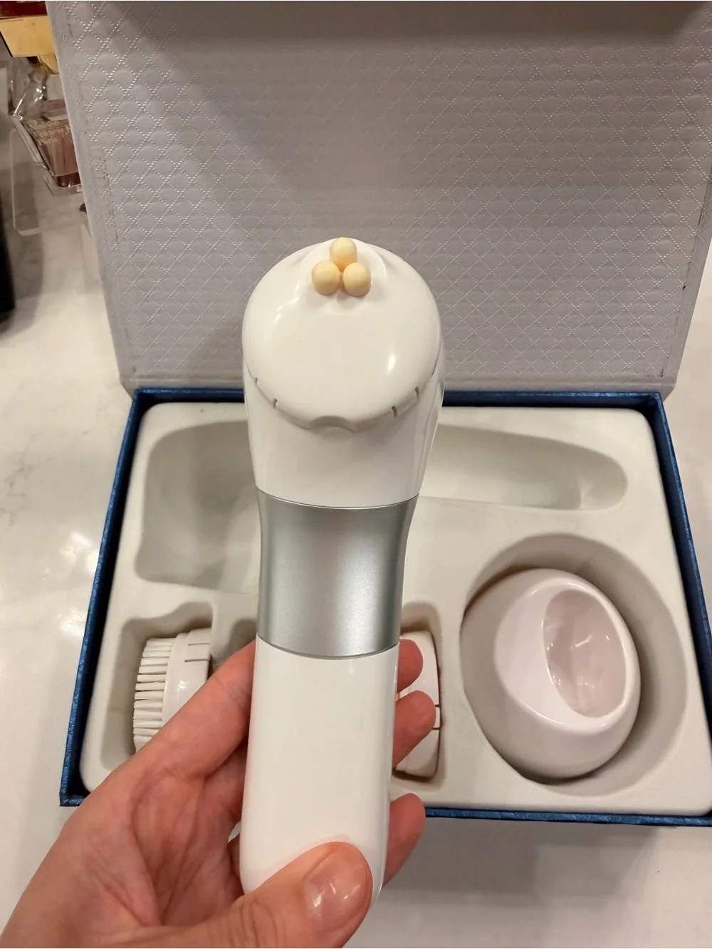 L'CORE Paris Ultra Micro Dermabrasion Brush - White Pearl Box